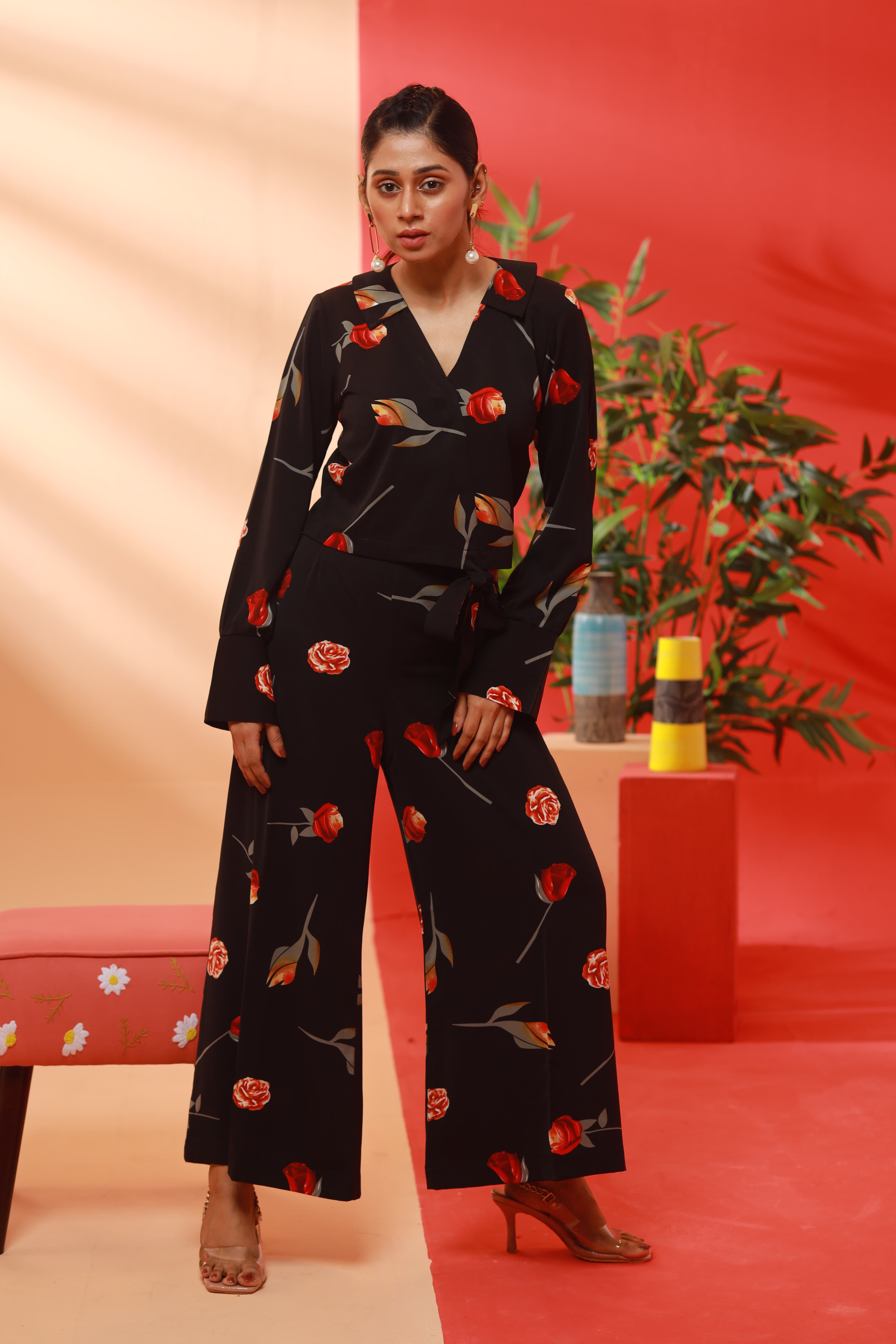 Rose on Black~Size: M(40)