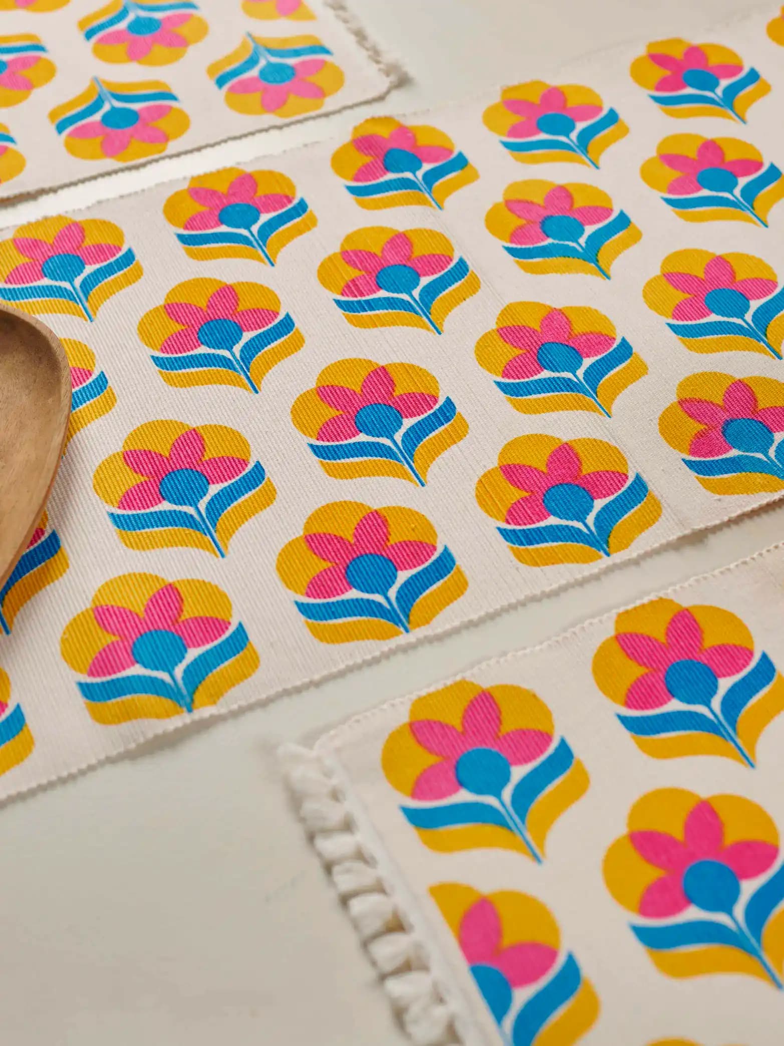 navajo white~Single Runner