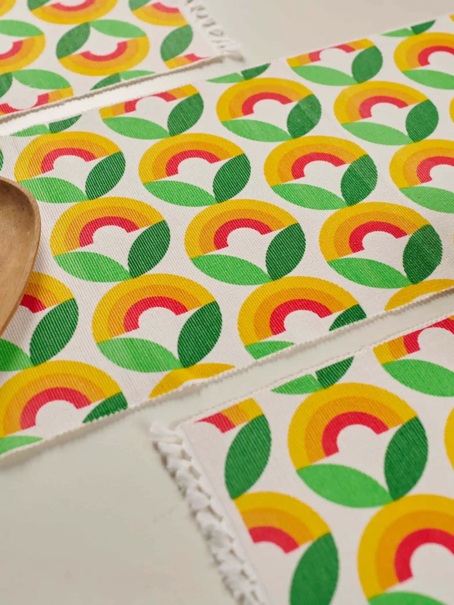 green~Table Runner Set